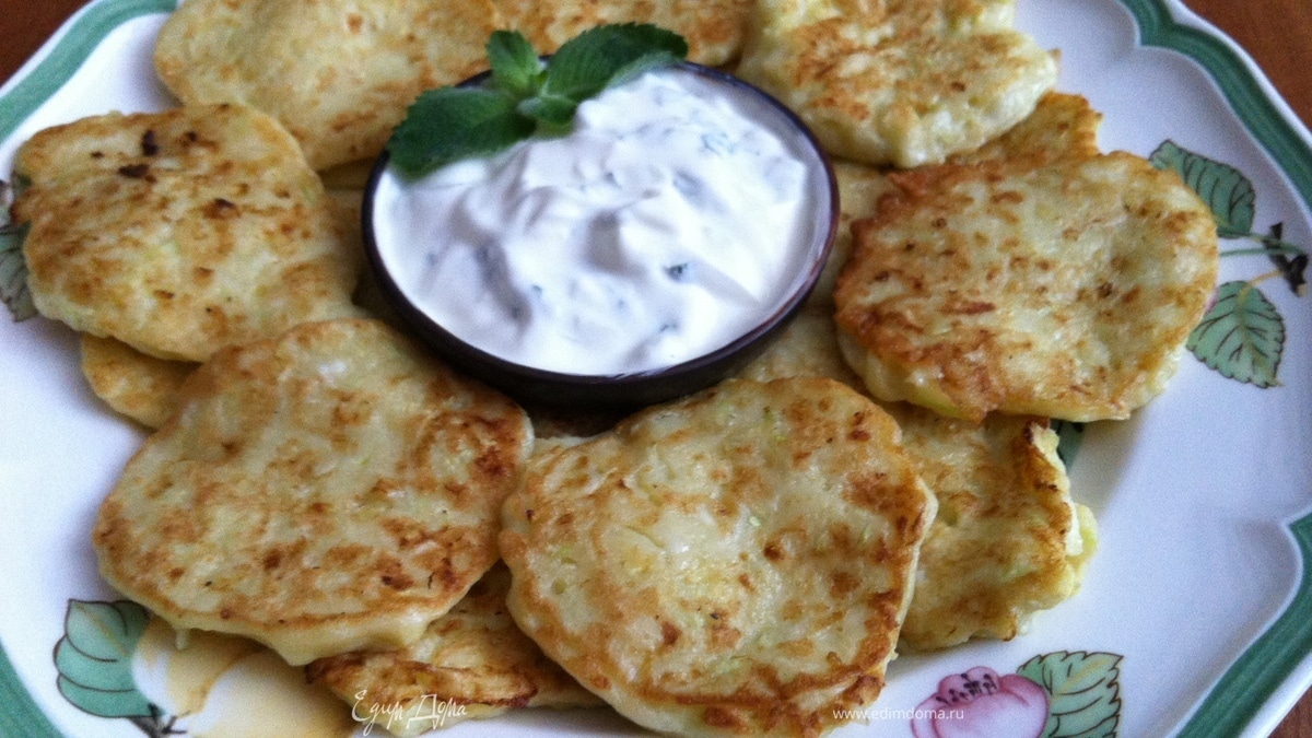 Оладушки с мятно-чесночным соусом