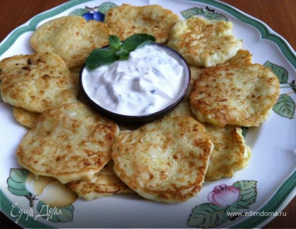 Оладушки с мятно-чесночным соусом Оладушки с мятно-чесночным соусом