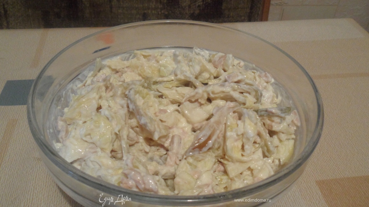 Салат с капустой и печенью трески