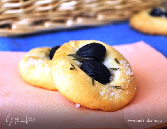 Лепешки с чесноком и розмарином