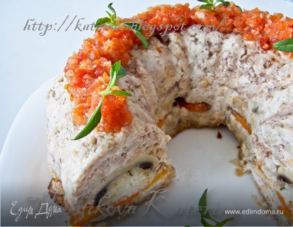 Мясная корона с соусом-аджикой Мясная корона с соусом-аджикой