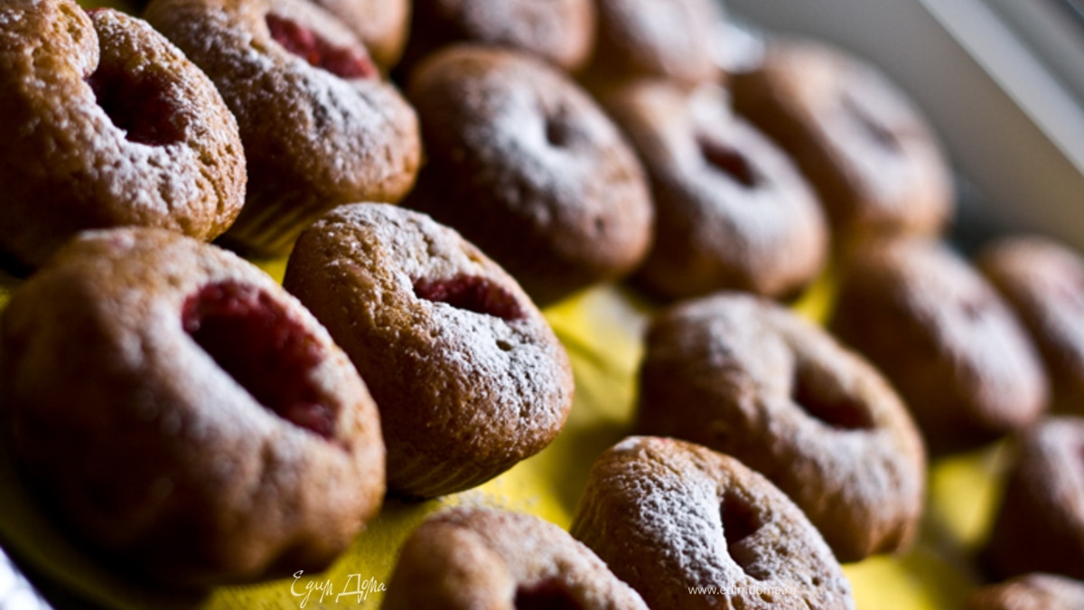 Маффины с клубничным пюре