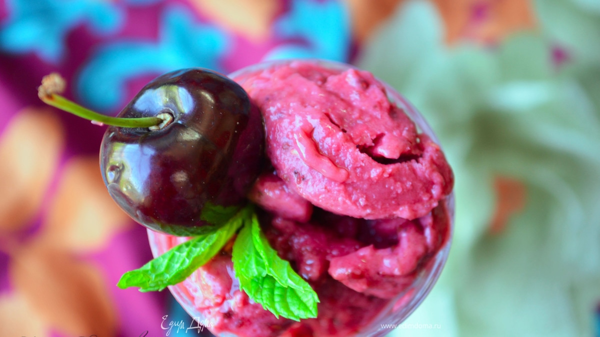 Сорбе из черешни с мятой
