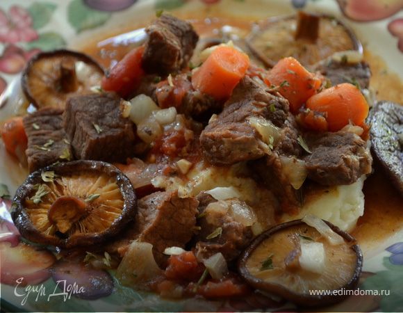 Говяжье рагу с грибами и розмарином Говяжье рагу с грибами и розмарином