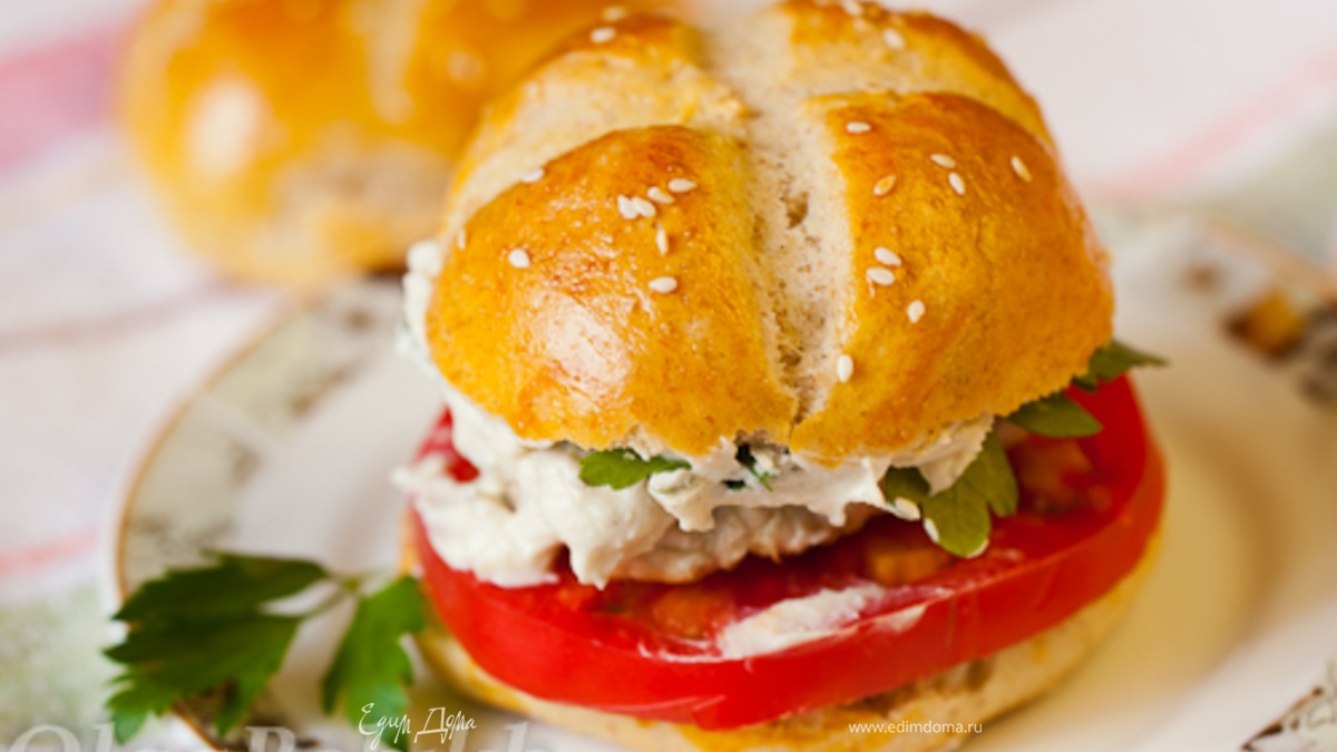 Куриный бургер с булочками из трех видов муки