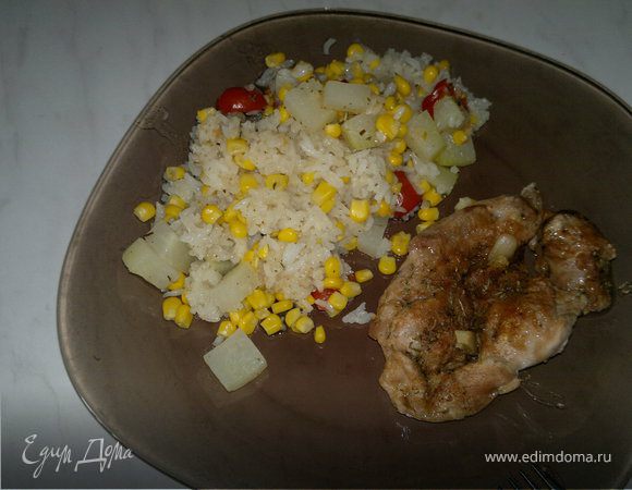 Рисовое рагу с овощами и запеченное бедро индейки в панировке из ржаной муки