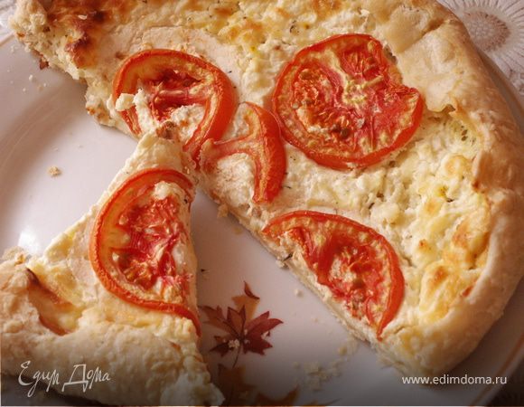 Открытый пирог с творогом и сыром