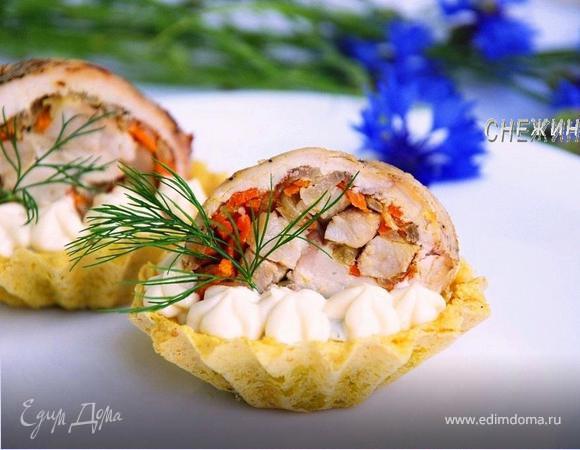 «Корзиночки» со сливочно-сырным кремом и куриным рулетиком