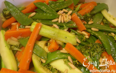 Рецепт Молодые овощи с чесночным маслом и кедровыми орешками в пароварке