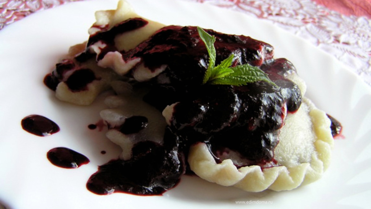 Вареники с черникой и соусом "под шафе"