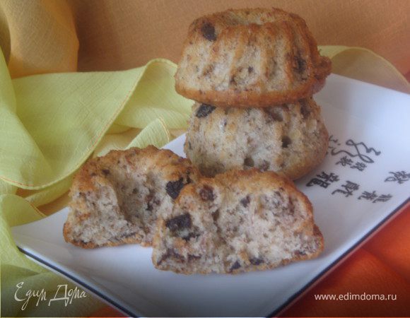 Банановый кекс с орехами, шоколадом и корицей