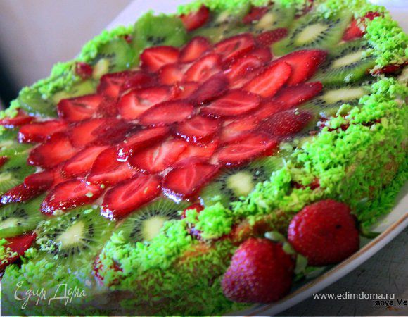 Летний торт с сочным киви и клубникой Летний торт с сочным киви и клубникой