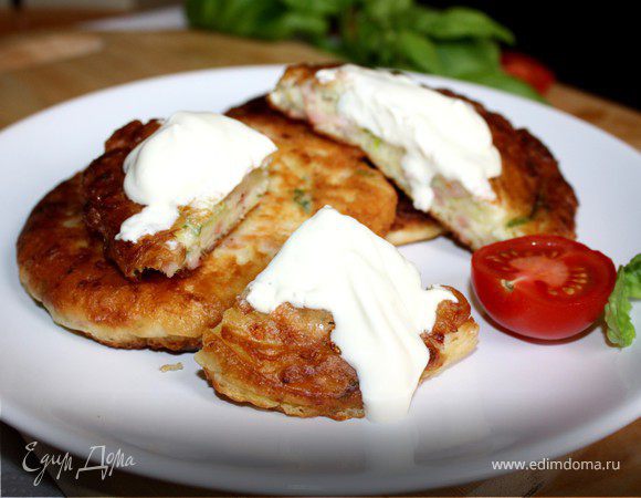 Кабачковые оладьи с ветчиной и рикоттой Кабачковые оладьи с ветчиной и рикоттой