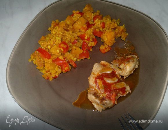 Чечевица со сладкими овощами, куриные бедра с томатами и чесноком Чечевица со сладкими овощами, куриные бедра с томатами и чесноком