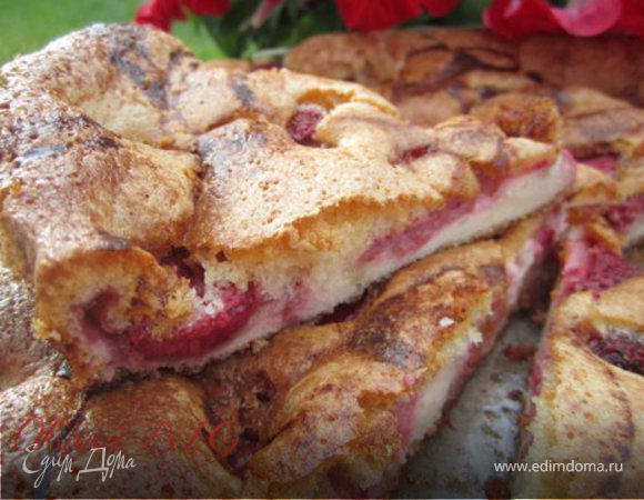 Пирог творожно-ягодный на бисквитном тесте Пирог творожно-ягодный на бисквитном тесте