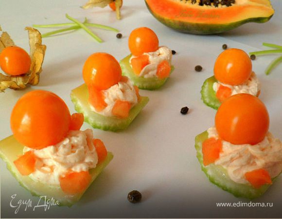 Канапешки из сельдерея, папайи, сливочного сыра и физалиса Канапешки из сельдерея, папайи, сливочного сыра и физалиса