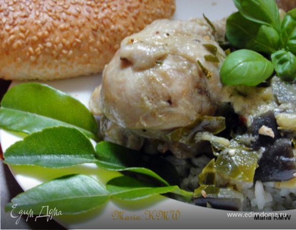 Зеленое, горячее карри с баклажанами и курицей Зеленое, горячее карри с баклажанами и курицей