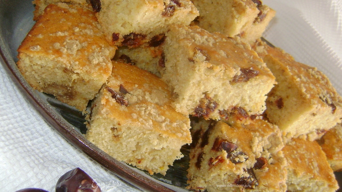 Манник с финиками и халвой