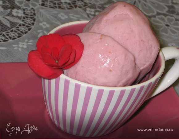 Клубничное мороженое на сгущенном молоке Клубничное мороженое на сгущенном молоке