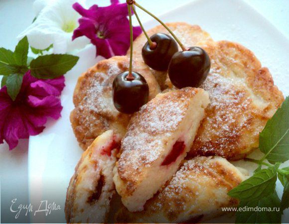 Сырники с вишней и шоколадом