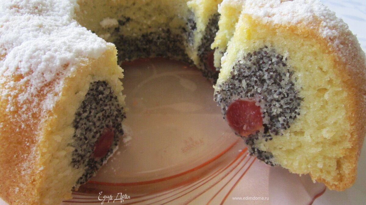 Кекс с маком и черешней