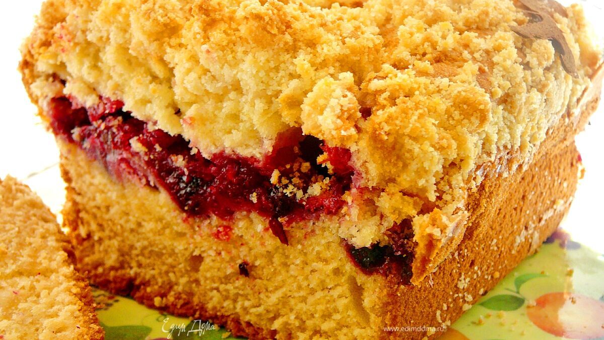 Кекс сметанный с ягодами и штрейзелем