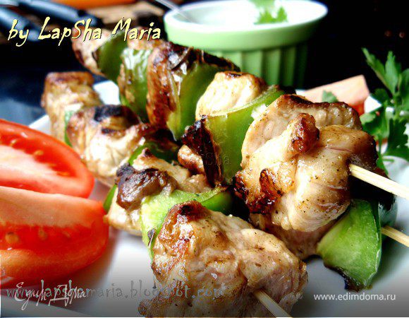 Сувлаки из свинины с соусом цацики