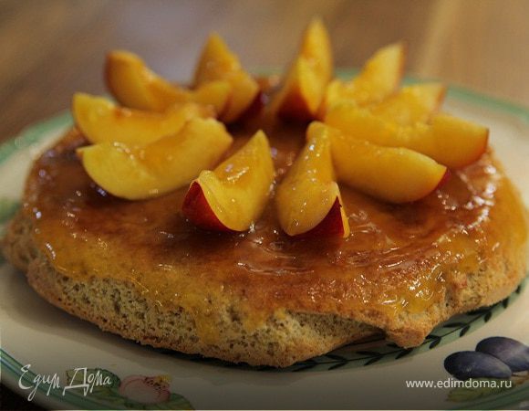 Пирог с нектаринами и миндалем 
