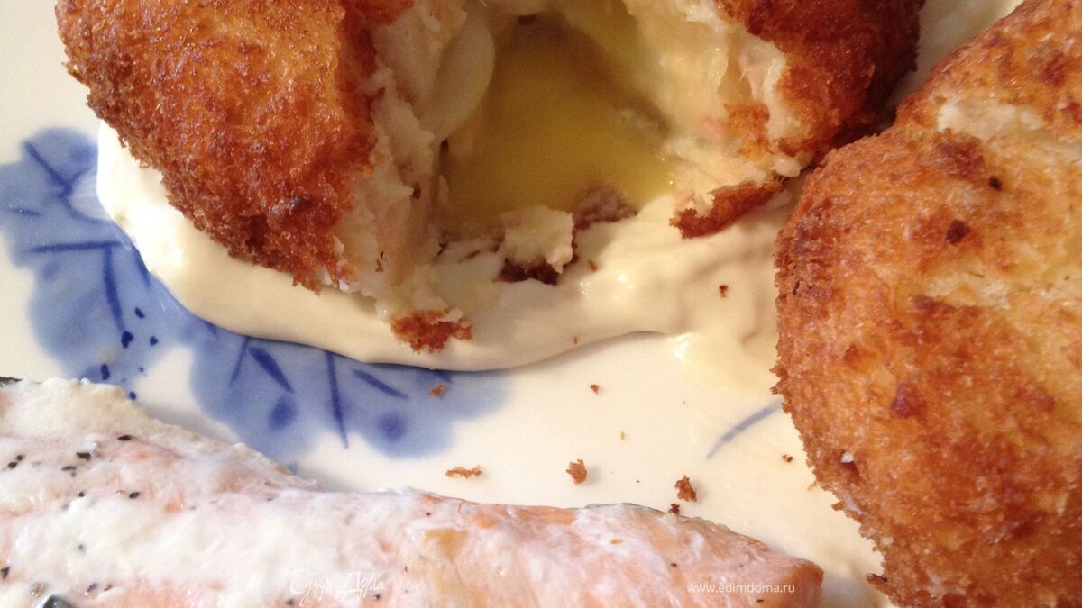 Перепелиное яйцо в картофельной шубке