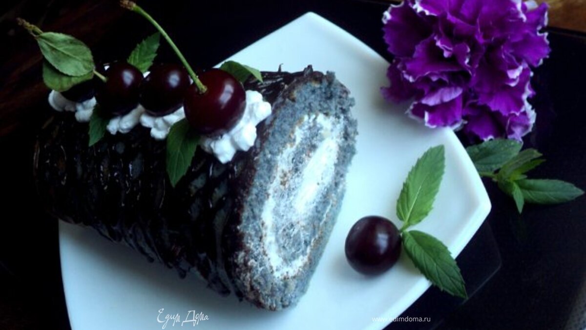 Бисквитный рулет «Голубой бархат»