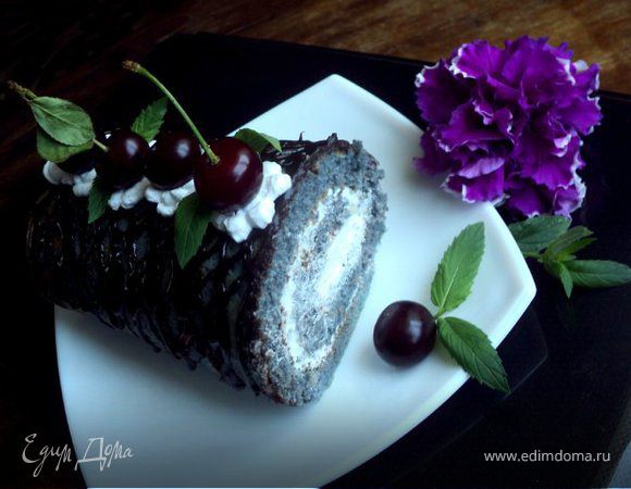 Бисквитный рулет «Голубой бархат» Бисквитный рулет «Голубой бархат»