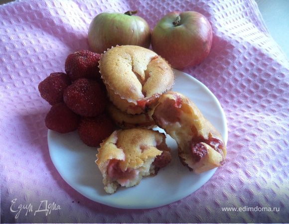 Кексы с клубникой в силиконовых формочках Кексы с клубникой в силиконовых формочках