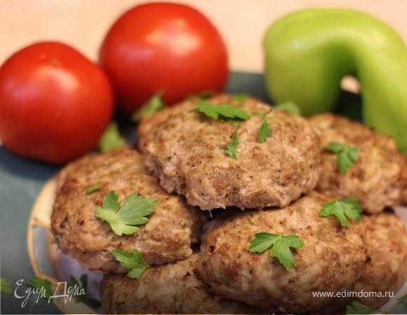 Запеченные котлеты с картофелем