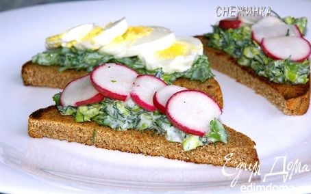 Рецепт Тосты с руколой и яйцом, зеленью и редисом