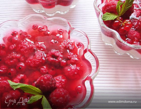 Ягодный десерт со сливками 