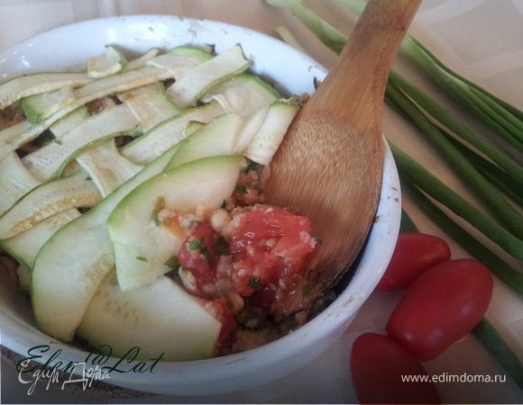 Плетенка из кабачков с помидорами и сыром Плетенка из кабачков с помидорами и сыром