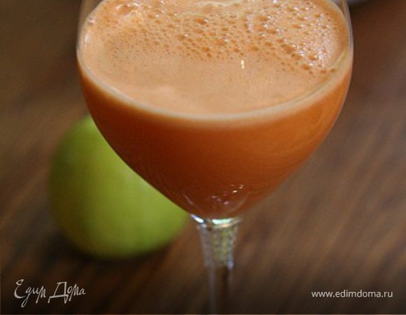 Яблочно-морковный сок с фенхелем и имбирем Яблочно-морковный сок с фенхелем и имбирем