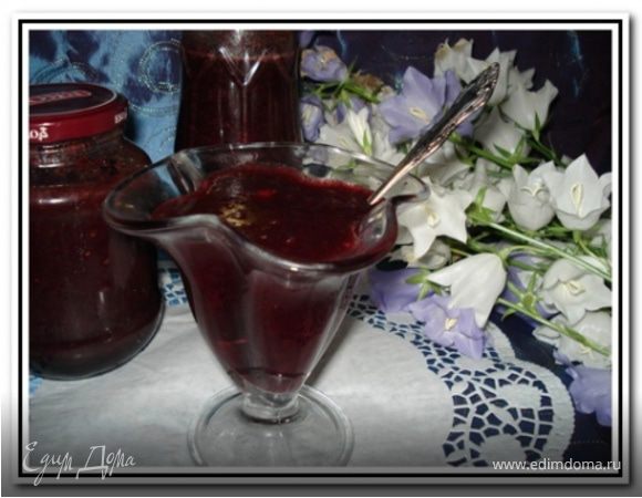 Вишневое варенье с миндалем и шоколадом