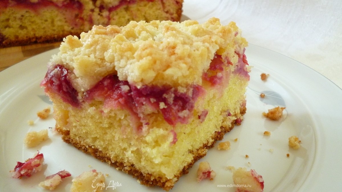 Нежный сливовый пирог (с кукурузной мукой)