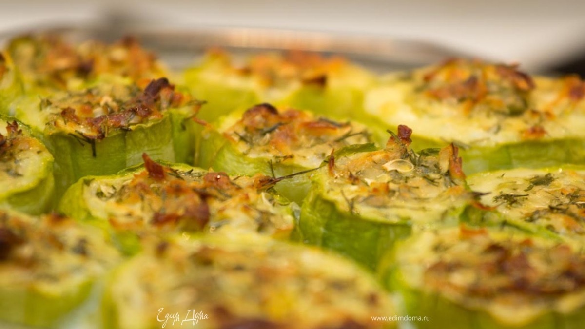 Кабачки, фаршированные брынзой