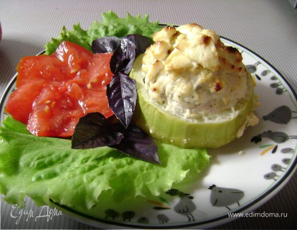 Кабачки, фаршированные курицей