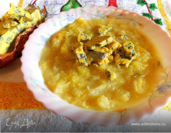 Тыквенно-яблочный суп с имбирем и сыром