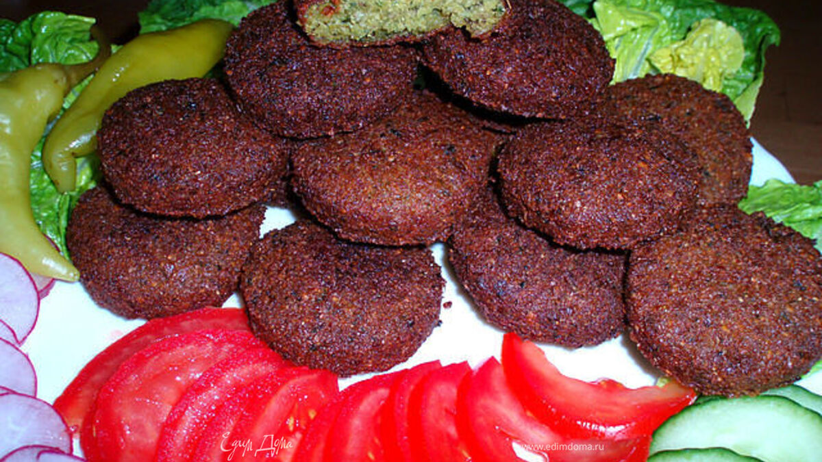 Фаляфель (жареные во фритюре шарики из измельченного нута)