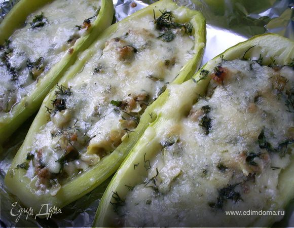 Фаршированные лодочки из кабачков