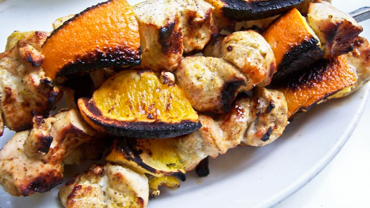 Шашлык из куриного филе с апельсинами