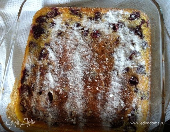 Клафути с вишней и миндалем