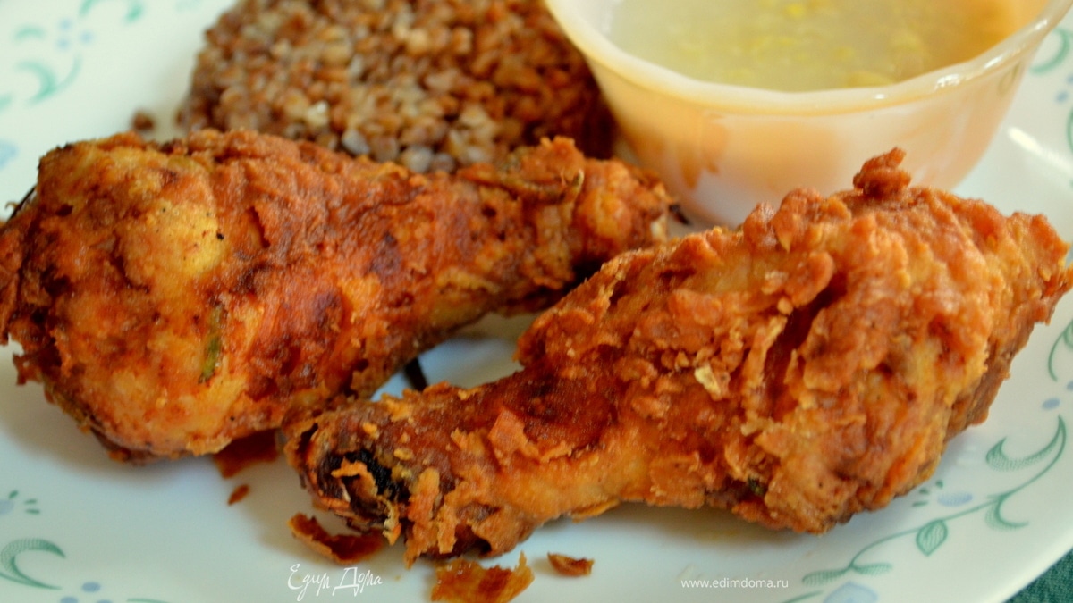 Жареные хрустящие куриные окорочка