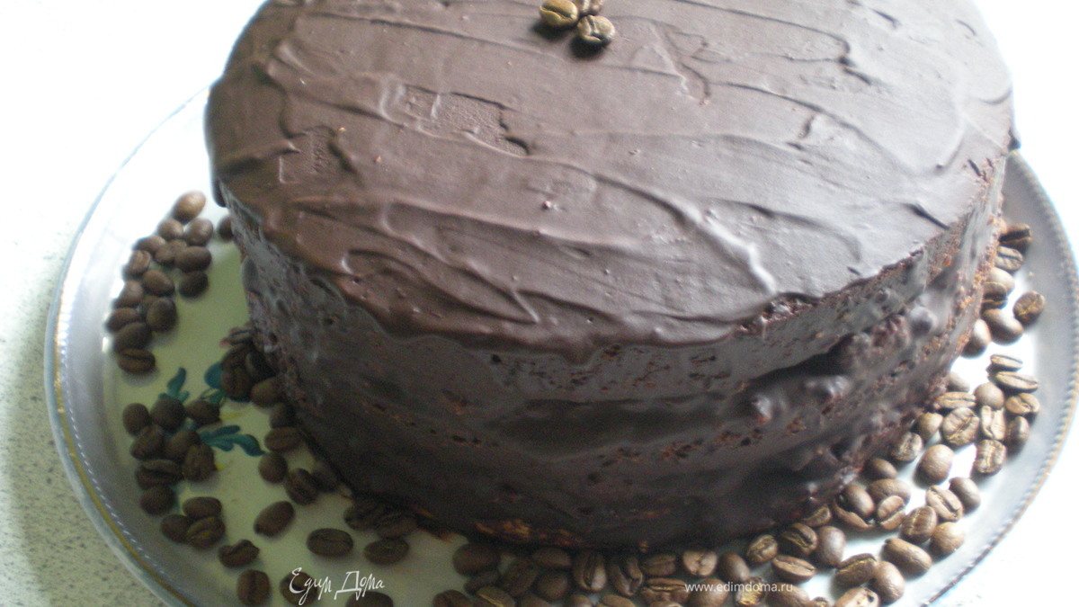 Тройной торт с кремом, покрытый шоколадом (tripla torta alla crema ricoperta di cioccolato)