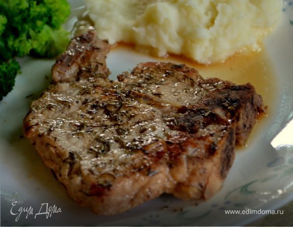 Свиные отбивные  на сковороде