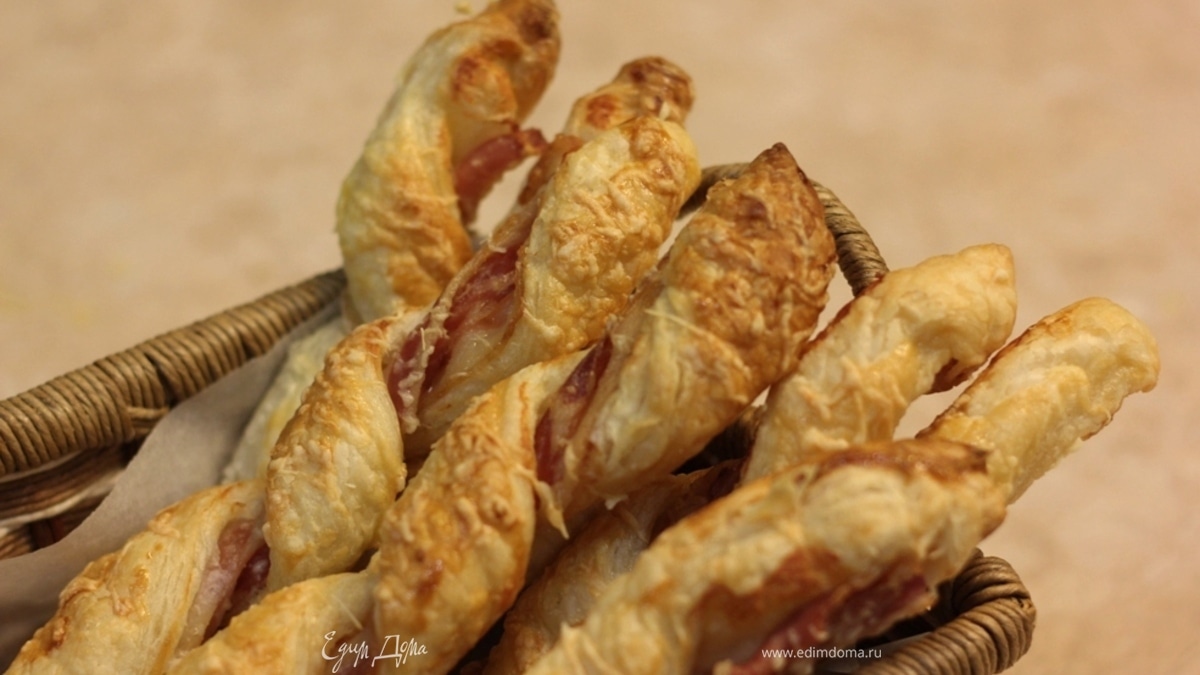 Слоеные палочки с беконом от Виктории